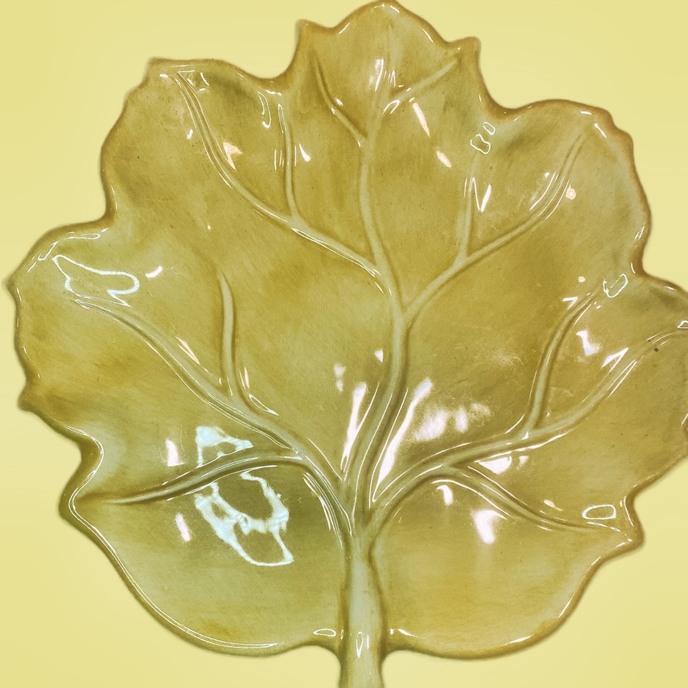 Vintage Style Leaf Dish